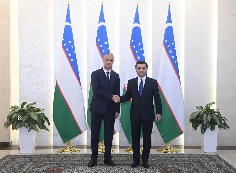 Министр иностранных дел Узбекистан принял копии верительных грамот вновь назначенного посла Таджикистана