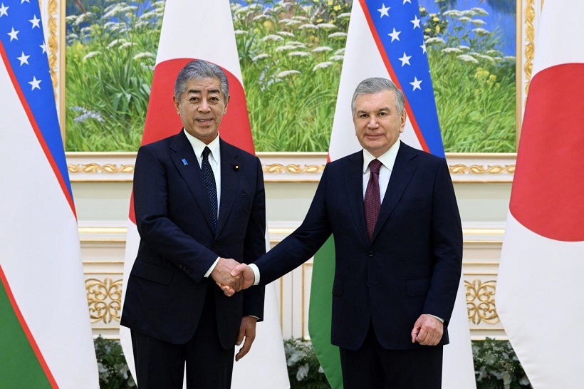 Президент Узбекистана принял министра иностранных дел Японии