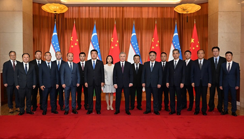 Президент Узбекистана провел встречу с руководителями ведущих компаний Китая