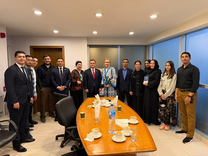 Соотечественники в Карачи широко отметили День Конституции Узбекистана