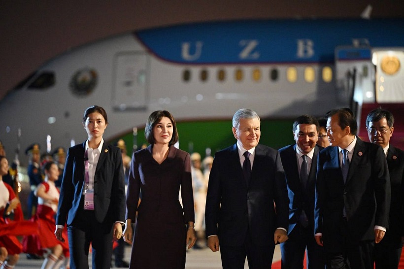 Президент Узбекистана прибыл в Тяньцзинь