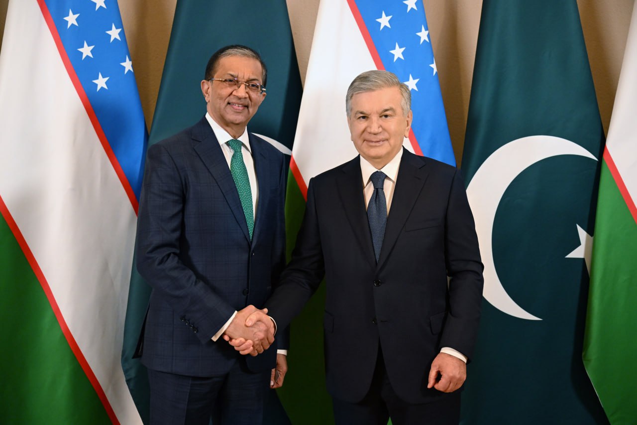 Президент Узбекистана обсудил планы сотрудничества с главой компании Engro Group