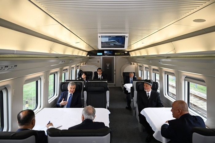 President arrives in Narpay aboard new high-speed train