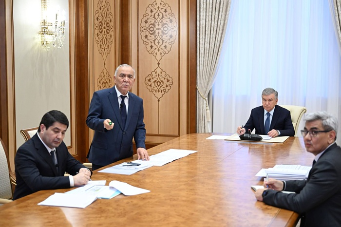 Oil and gas industry issues reviewed