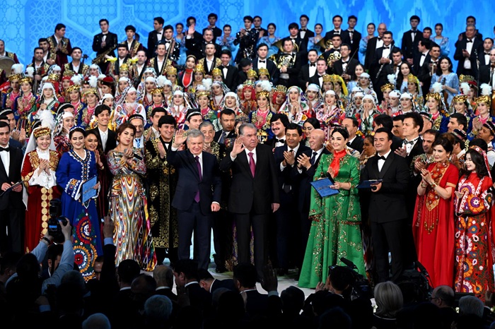 ازبکستان اور تاجکستان کے صدور نے فنونِ لطیفہ کے ماہرین کے مشترکہ کنسرٹ میں شرکت کی