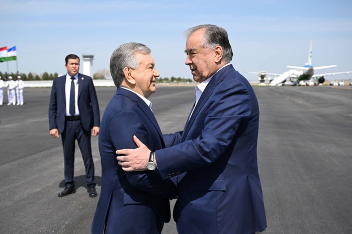 ازبکستان اور تاجکستان کے صدور بخارا پہنچ گئے