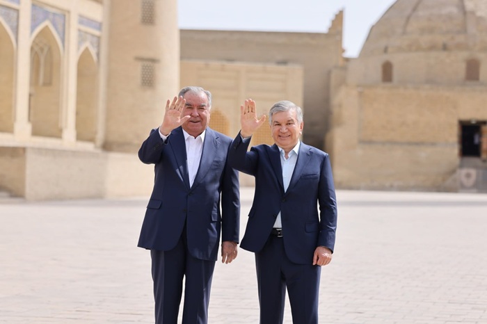 Лидеры Узбекистана и Таджикистана осмотрели достопримечательности Бухары