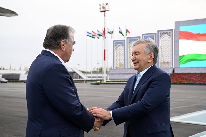 Узбекско-таджикский саммит завершился