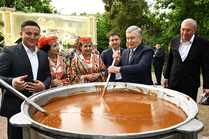 Президент ознакомился с созидательной работой в махалле Богимайдон