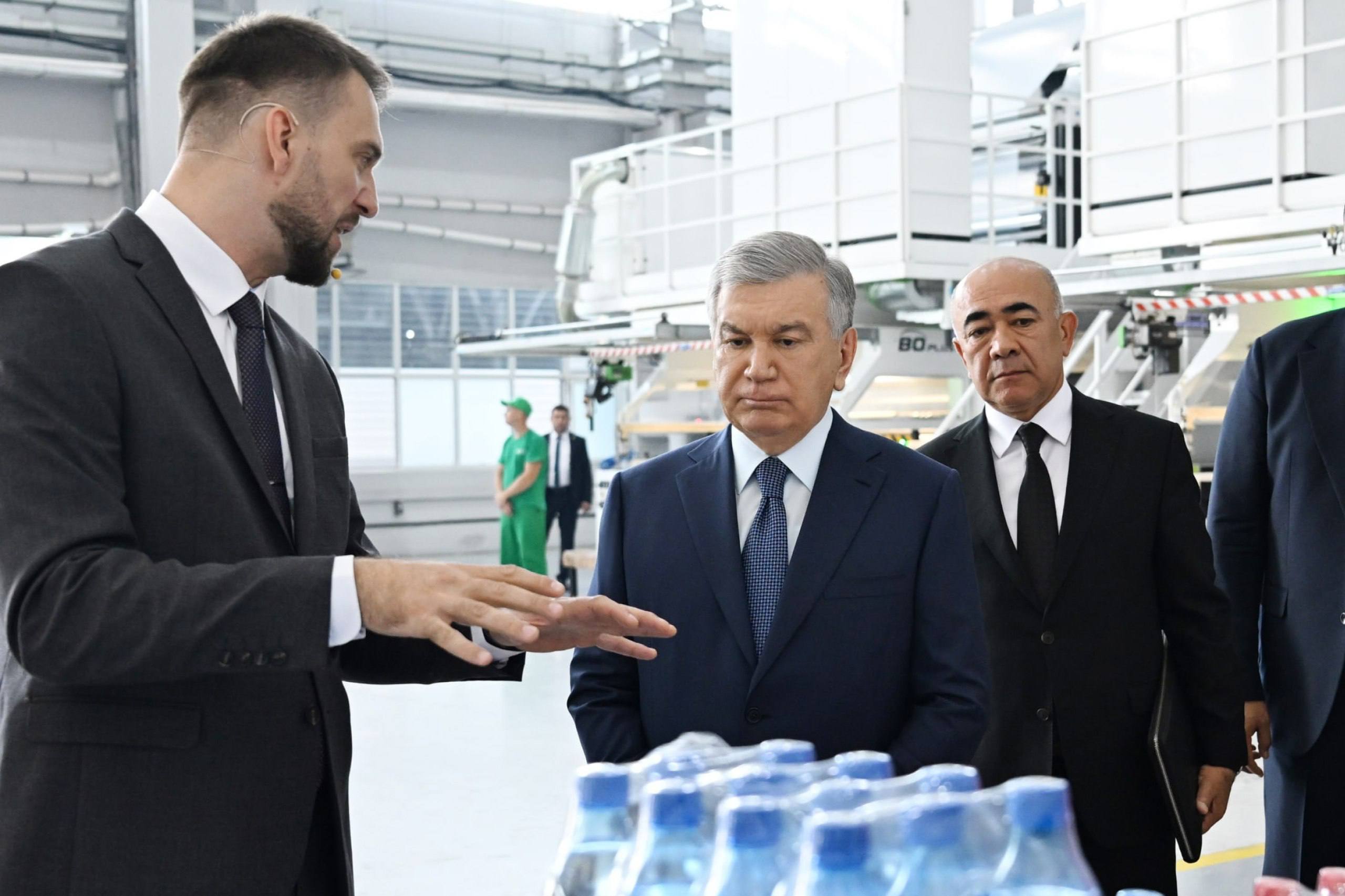 Президент нашей страны ознакомился с деятельностью предприятия полимерной продукции