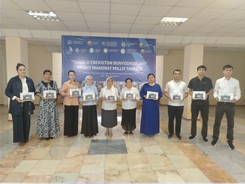 Embassy of Uzbekistan to Pakistan supports education sector with tablet donation to Khanabad Vocational College No. 2