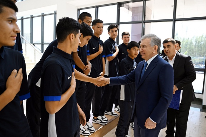 President visits the Navbahor Football Club Academy