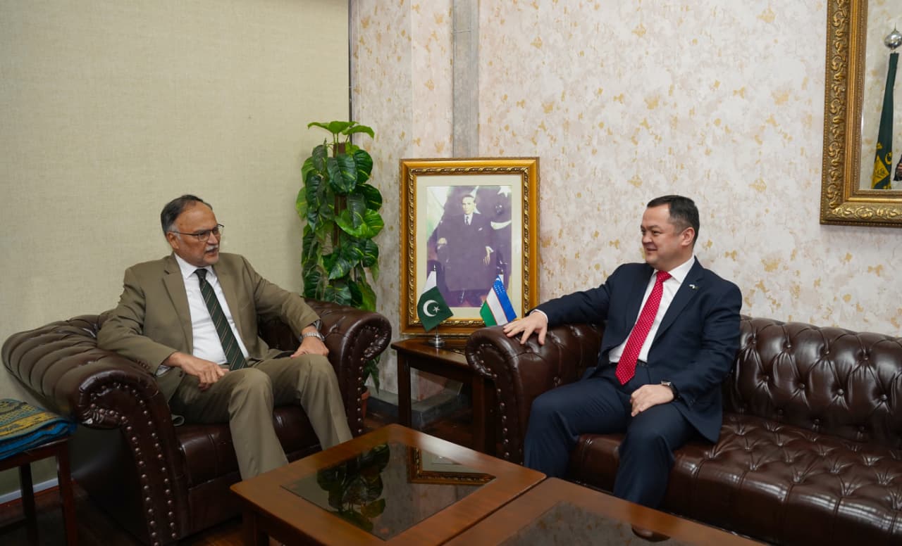 Ambassador of Uzbekistan and the Minister for Planning, Development and Special of Pakistan initiatives discuss new areas of bilateral cooperation