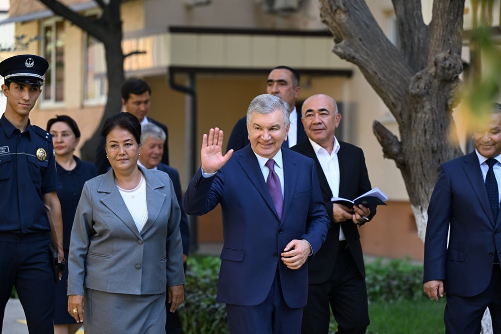 Президент посетил махаллю Дустлик в Бекабаде