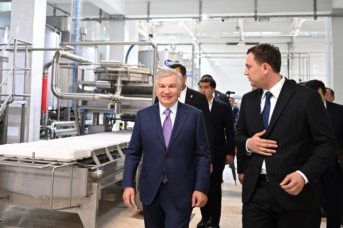 Президент ознакомился с деятельностью предприятия по производству молочной продукции