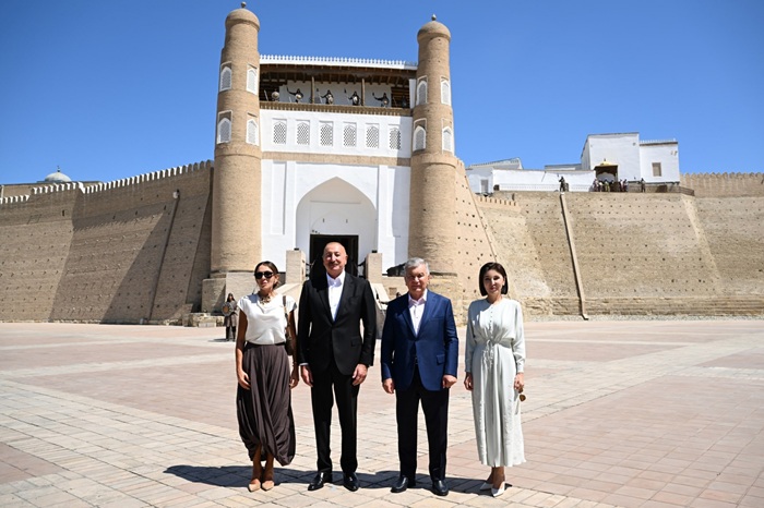 Azerbaijani guests tour ancient Bukhara