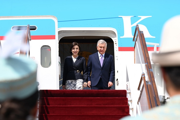 Президент Узбекистана прибыл в Бишкек